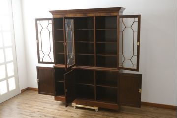 中古　アメリカ最高級輸入家具　マホガニー材　上品で美しい佇まいが魅力的なキャビネット(カップボード、食器棚、収納棚、戸棚、飾り棚)(R-081260)