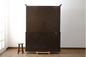 中古　アメリカ最高級輸入家具　マホガニー材　上品で美しい佇まいが魅力的なキャビネット(カップボード、食器棚、収納棚、戸棚、飾り棚)(R-081260)