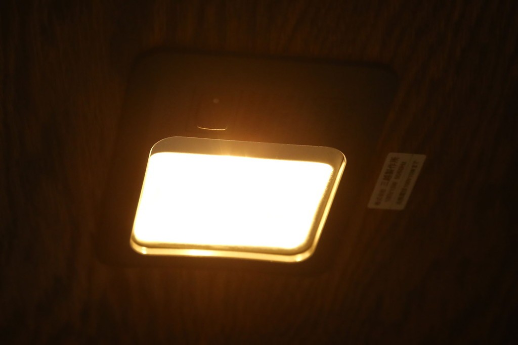 中古　美品　三越　カントリーハウス　Brugge(ブルージュ)　クラシカルな佇まいのステンドグラス入りのキャビネット　定価28万円　(R-081263)