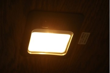 中古　美品　三越　カントリーハウス　Brugge(ブルージュ)　クラシカルな佇まいのステンドグラス入りのキャビネット　定価28万円　(R-081263)