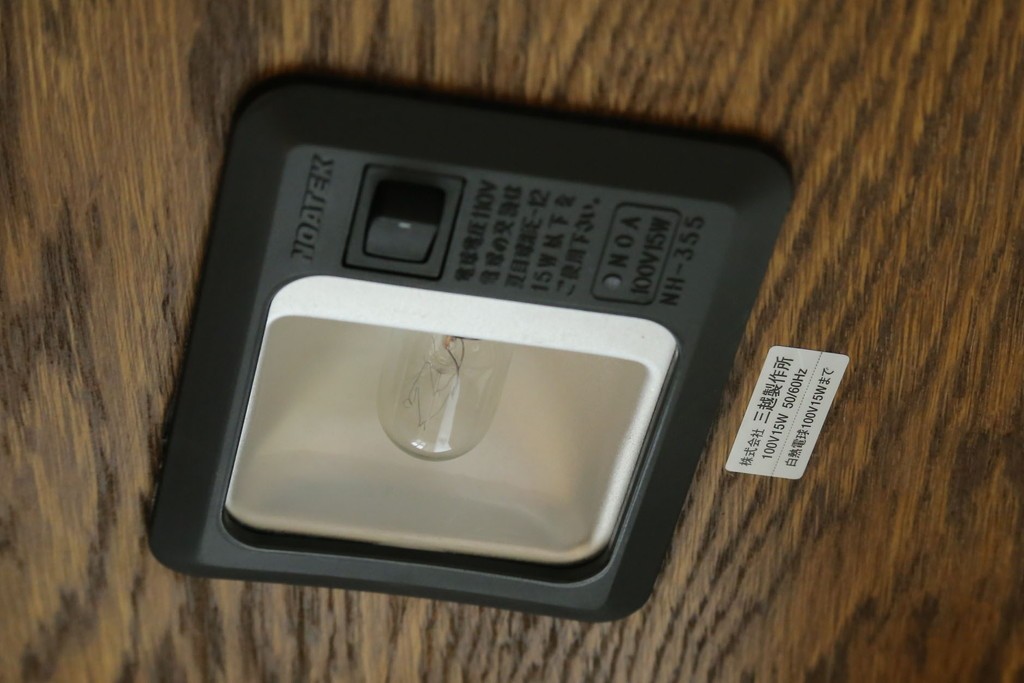 中古　美品　三越　カントリーハウス　Brugge(ブルージュ)　クラシカルな佇まいのステンドグラス入りのキャビネット　定価28万円　(R-081263)