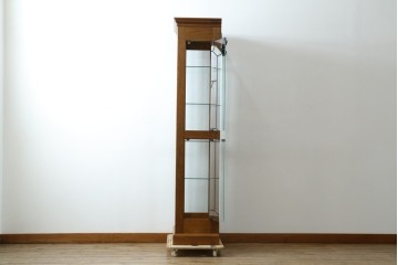 中古　美品　三越　カントリーハウス　Brugge(ブルージュ)　クラシカルな佇まいのステンドグラス入りのキャビネット　定価28万円　(R-081263)