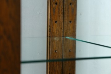 中古　美品　三越　カントリーハウス　Brugge(ブルージュ)　クラシカルな佇まいのステンドグラス入りのキャビネット　定価28万円　(R-081263)