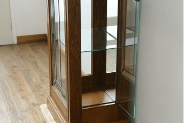 中古　美品　三越　カントリーハウス　Brugge(ブルージュ)　クラシカルな佇まいのステンドグラス入りのキャビネット　定価28万円　(R-081263)