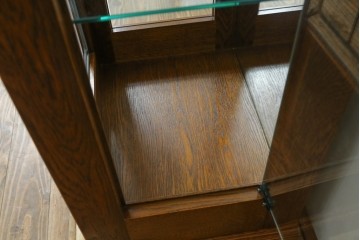 中古　美品　三越　カントリーハウス　Brugge(ブルージュ)　クラシカルな佇まいのステンドグラス入りのキャビネット　定価28万円　(R-081263)