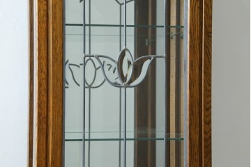 中古　美品　三越　カントリーハウス　Brugge(ブルージュ)　クラシカルな佇まいのステンドグラス入りのキャビネット　定価28万円　(R-081263)