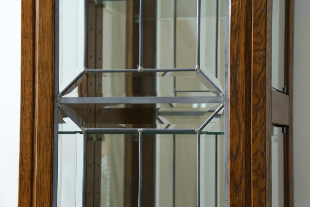 中古　美品　三越　カントリーハウス　Brugge(ブルージュ)　クラシカルな佇まいのステンドグラス入りのキャビネット　定価28万円　(R-081263)