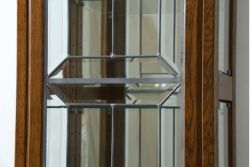 中古　美品　三越　カントリーハウス　Brugge(ブルージュ)　クラシカルな佇まいのステンドグラス入りのキャビネット　定価28万円　(R-081263)