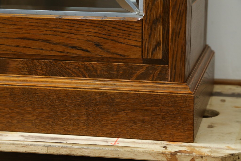 中古　美品　三越　カントリーハウス　Brugge(ブルージュ)　クラシカルな佇まいのステンドグラス入りのキャビネット　定価28万円　(R-081263)