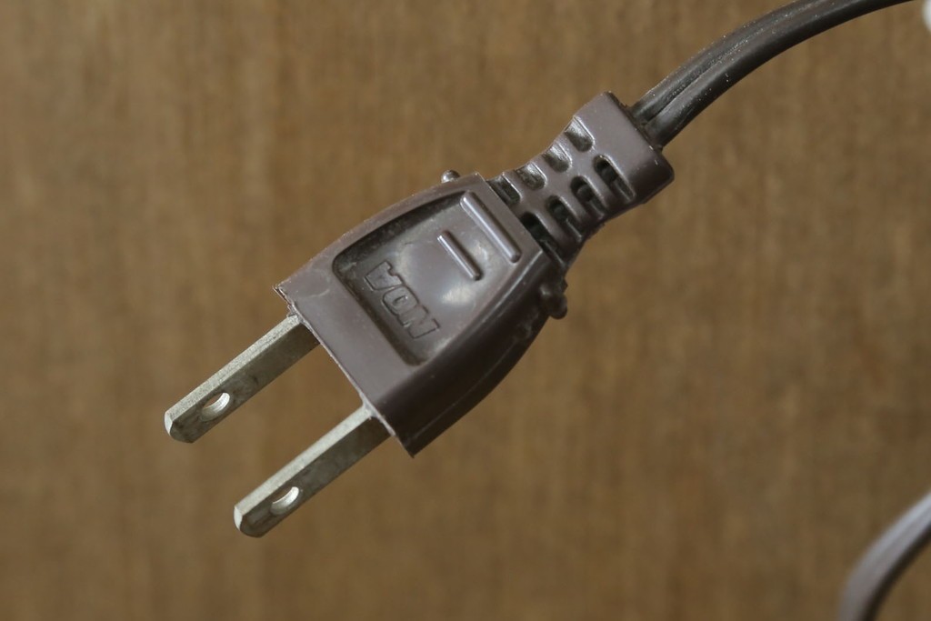 中古　美品　三越　カントリーハウス　Brugge(ブルージュ)　クラシカルな佇まいのステンドグラス入りのキャビネット　定価28万円　(R-081263)