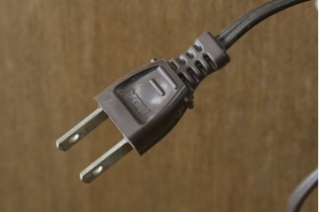 中古　美品　三越　カントリーハウス　Brugge(ブルージュ)　クラシカルな佇まいのステンドグラス入りのキャビネット　定価28万円　(R-081263)