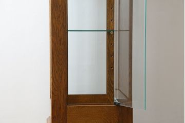 中古　美品　三越　カントリーハウス　Brugge(ブルージュ)　クラシカルな佇まいのステンドグラス入りのキャビネット(収納棚、戸棚、飾り棚、ガラスケース、ショーケース 店舗什器)(定価28万円)(R-081263)