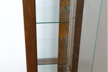 中古　美品　三越　カントリーハウス　Brugge(ブルージュ)　クラシカルな佇まいのステンドグラス入りのキャビネット(収納棚、戸棚、飾り棚、ガラスケース、ショーケース 店舗什器)(定価28万円)(R-081263)