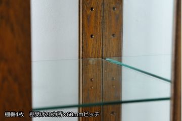 中古　美品　三越　カントリーハウス　Brugge(ブルージュ)　クラシカルな佇まいのステンドグラス入りのキャビネット(収納棚、戸棚、飾り棚、ガラスケース、ショーケース 店舗什器)(定価28万円)(R-081263)