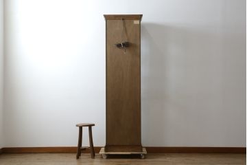 中古　美品　三越　カントリーハウス　Brugge(ブルージュ)　クラシカルな佇まいのステンドグラス入りのキャビネット(収納棚、戸棚、飾り棚、ガラスケース、ショーケース 店舗什器)(定価28万円)(R-081263)