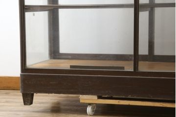 和製アンティーク　上手物!!　栗(クリ)材　作りの良い細身のフレームが上品な木枠のガラスケース(Gケース、ショーケース、ディスプレイケース、コレクションケース、サイドキャビネット、飾り棚、陳列棚、店舗什器)(R-081264)