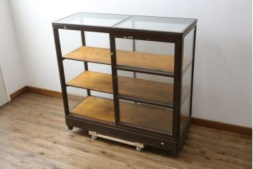 和製アンティーク　上手物!!　栗(クリ)材　作りの良い細身のフレームが上品な木枠のガラスケース(Gケース、ショーケース、ディスプレイケース、コレクションケース、サイドキャビネット、飾り棚、陳列棚、店舗什器)(R-081264)