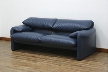 中古　美品　Cassina(カッシーナ)　MARALUNGA(マラルンガ) 　675　本革(レザー)　高級感ある佇まいが目を惹く2人掛けワイドソファ(二人掛け、2P、2.5人掛け、アームソファ)(定価約212万円)(R-081265)