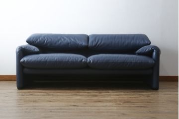中古　美品　Cassina(カッシーナ)　MARALUNGA(マラルンガ) 　675　本革(レザー)　高級感ある佇まいが目を惹く2人掛けワイドソファ(二人掛け、2P、2.5人掛け、アームソファ)(定価約212万円)(R-081265)
