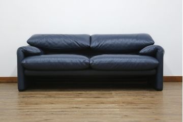 中古　美品　Cassina(カッシーナ)　MARALUNGA(マラルンガ) 　675　本革(レザー)　高級感ある佇まいが目を惹く2人掛けワイドソファ(二人掛け、2P、2.5人掛け、アームソファ)(定価約212万円)(R-081265)