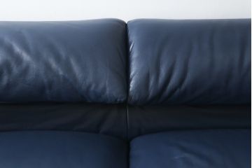中古　美品　Cassina(カッシーナ)　MARALUNGA(マラルンガ) 　675　本革(レザー)　高級感ある佇まいが目を惹く2人掛けワイドソファ(二人掛け、2P、2.5人掛け、アームソファ)(定価約212万円)(R-081265)