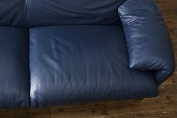 中古　美品　Cassina(カッシーナ)　MARALUNGA(マラルンガ) 　675　本革(レザー)　高級感ある佇まいが目を惹く2人掛けワイドソファ(二人掛け、2P、2.5人掛け、アームソファ)(定価約212万円)(R-081265)
