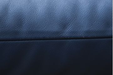 中古　美品　Cassina(カッシーナ)　MARALUNGA(マラルンガ) 　675　本革(レザー)　高級感ある佇まいが目を惹く2人掛けワイドソファ(二人掛け、2P、2.5人掛け、アームソファ)(定価約212万円)(R-081265)