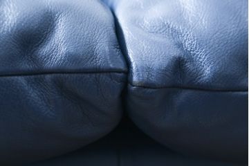 中古　美品　Cassina(カッシーナ)　MARALUNGA(マラルンガ) 　675　本革(レザー)　高級感ある佇まいが目を惹く2人掛けワイドソファ(二人掛け、2P、2.5人掛け、アームソファ)(定価約212万円)(R-081265)