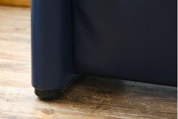 中古　美品　Cassina(カッシーナ)　MARALUNGA(マラルンガ) 　675　本革(レザー)　高級感ある佇まいが目を惹く2人掛けワイドソファ(二人掛け、2P、2.5人掛け、アームソファ)(定価約212万円)(R-081265)