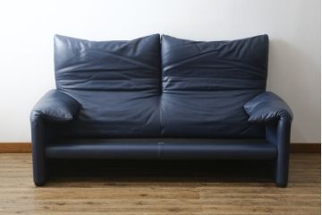 中古　美品　Cassina(カッシーナ)　MARALUNGA(マラルンガ) 　675　本革(レザー)　高級感ある佇まいが目を惹く2人掛けワイドソファ(二人掛け、2P、2.5人掛け、アームソファ)(定価約212万円)(R-081265)