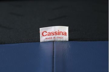 中古　美品　Cassina(カッシーナ)　MARALUNGA(マラルンガ) 　675　本革(レザー)　高級感ある佇まいが目を惹く2人掛けワイドソファ(二人掛け、2P、2.5人掛け、アームソファ)(定価約212万円)(R-081265)