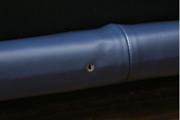 中古　美品　Cassina(カッシーナ)　MARALUNGA(マラルンガ) 　675　本革(レザー)　高級感ある佇まいが目を惹く2人掛けワイドソファ(二人掛け、2P、2.5人掛け、アームソファ)(定価約212万円)(R-081265)