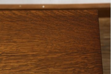 中古　美品!!　アメリカ　Stickley(スティックレー、スティックレイ)　89-757　洗練されたデザインが目を引くカクテルテーブル(Cocktail Table、リビングテーブル、センターテーブル、ローテーブル)(定価約48万円)(R-081266)