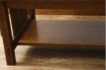 中古　美品!!　アメリカ　Stickley(スティックレー、スティックレイ)　89-757　洗練されたデザインが目を引くカクテルテーブル(Cocktail Table、リビングテーブル、センターテーブル、ローテーブル)(定価約48万円)(R-081266)