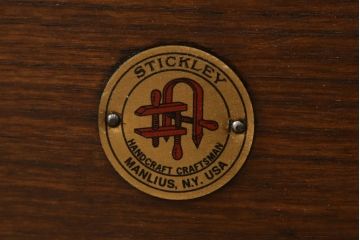 中古　美品!!　アメリカ　Stickley(スティックレー、スティックレイ)　89-757　洗練されたデザインが目を引くカクテルテーブル(Cocktail Table、リビングテーブル、センターテーブル、ローテーブル)(定価約48万円)(R-081266)