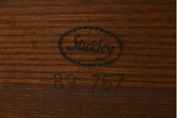 中古　美品!!　アメリカ　Stickley(スティックレー、スティックレイ)　89-757　洗練されたデザインが目を引くカクテルテーブル(Cocktail Table、リビングテーブル、センターテーブル、ローテーブル)(定価約48万円)(R-081266)