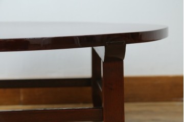 和製アンティーク　美品!!　総欅(ケヤキ)材　厚い漆塗りの高級丸型座卓　(R-081267)