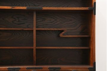 中古　岩谷堂箪笥　上質な和の空間づくりにおすすめな茶箪笥(違い棚、飾り棚、茶棚、収納棚、戸棚、キャビネット)(R-081268)