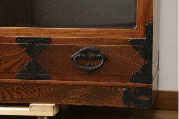 中古　岩谷堂箪笥　上質な和の空間づくりにおすすめな茶箪笥(違い棚、飾り棚、茶棚、収納棚、戸棚、キャビネット)(R-081268)