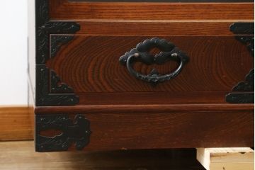 中古　岩谷堂箪笥　上質な和の空間づくりにおすすめな茶箪笥(違い棚、飾り棚、茶棚、収納棚、戸棚、キャビネット)(R-081268)
