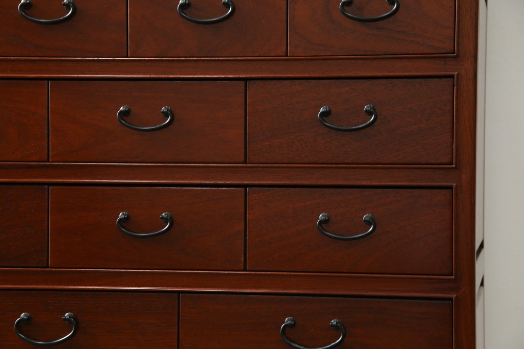 和製ビンテージ　高級品!!　総花梨(カリン)材　内部桐材　収納力抜群な引き出し38杯の小物箪笥　(R-081270)