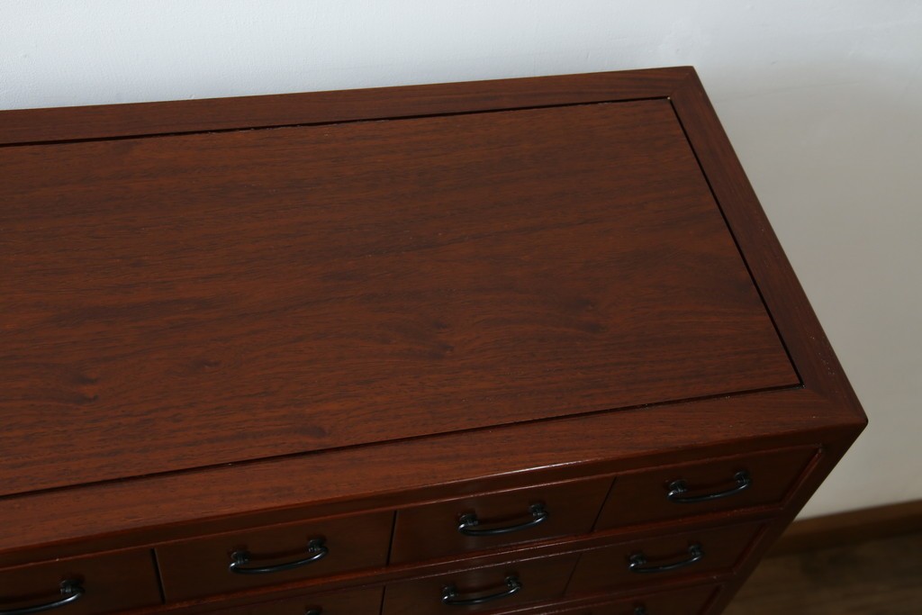 和製ビンテージ　高級品!!　総花梨(カリン)材　内部桐材　収納力抜群な引き出し38杯の小物箪笥　(R-081270)