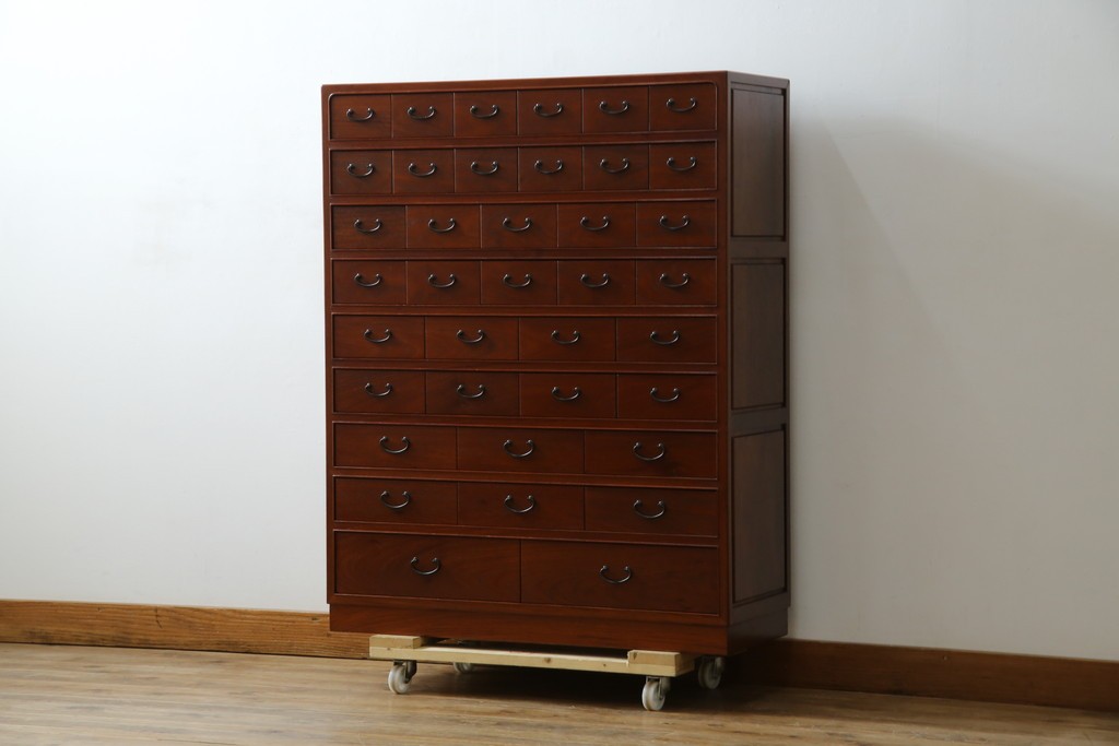 和製ビンテージ　高級品!!　総花梨(カリン)材　内部桐材　収納力抜群な引き出し38杯の小物箪笥　(R-081270)