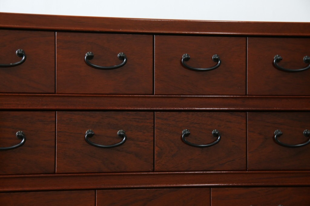 和製ビンテージ　高級品!!　総花梨(カリン)材　内部桐材　収納力抜群な引き出し38杯の小物箪笥　(R-081270)