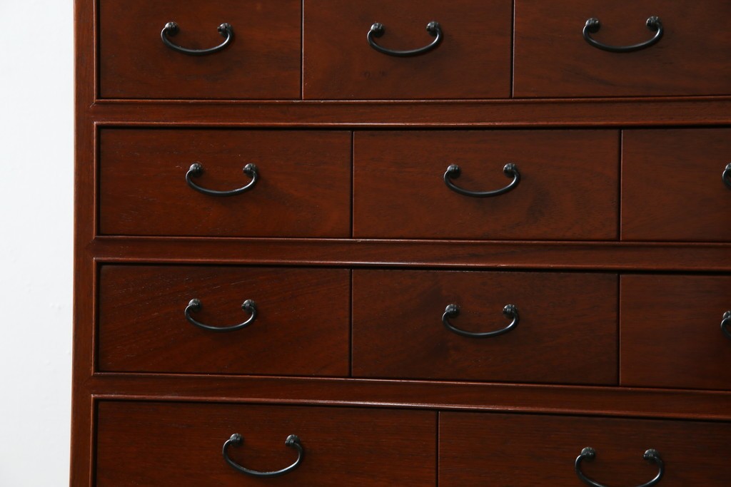 和製ビンテージ　高級品!!　総花梨(カリン)材　内部桐材　収納力抜群な引き出し38杯の小物箪笥　(R-081270)