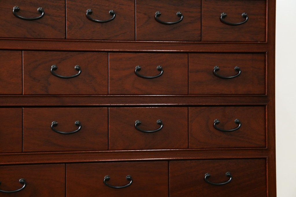 和製ビンテージ　高級品!!　総花梨(カリン)材　内部桐材　収納力抜群な引き出し38杯の小物箪笥　(R-081270)