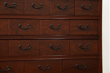 和製ビンテージ　高級品!!　総花梨(カリン)材　内部桐材　収納力抜群な引き出し38杯の小物箪笥　(R-081270)