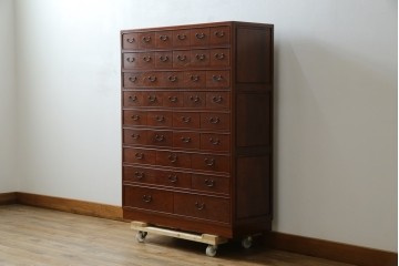 和製ビンテージ　高級品!!　総花梨(カリン)材　内部桐材　収納力抜群な引き出し38杯の小物箪笥　(R-081270)