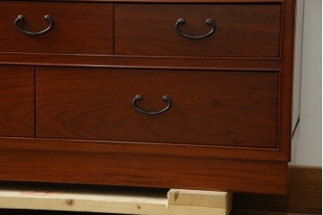 和製ビンテージ　高級品!!　総花梨(カリン)材　内部桐材　収納力抜群な引き出し38杯の小物箪笥　(R-081270)