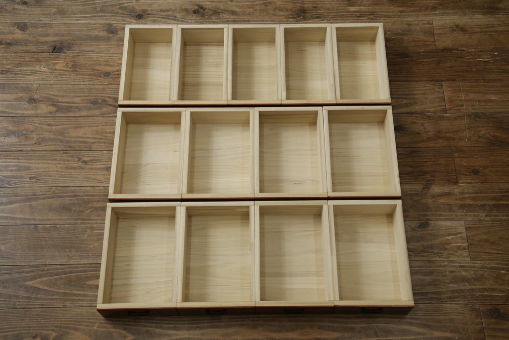 和製ビンテージ　高級品!!　総花梨(カリン)材　内部桐材　収納力抜群な引き出し38杯の小物箪笥　(R-081270)